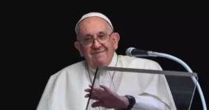 El papa anima a los jóvenes rusos a 