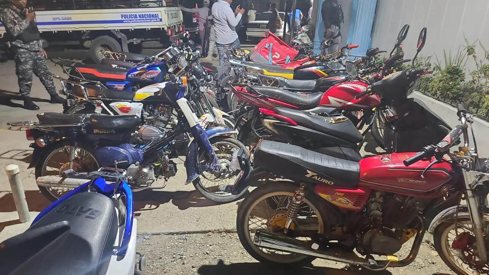 PN frustra carrera clandestina, retiene 13 motocicletas y un carro