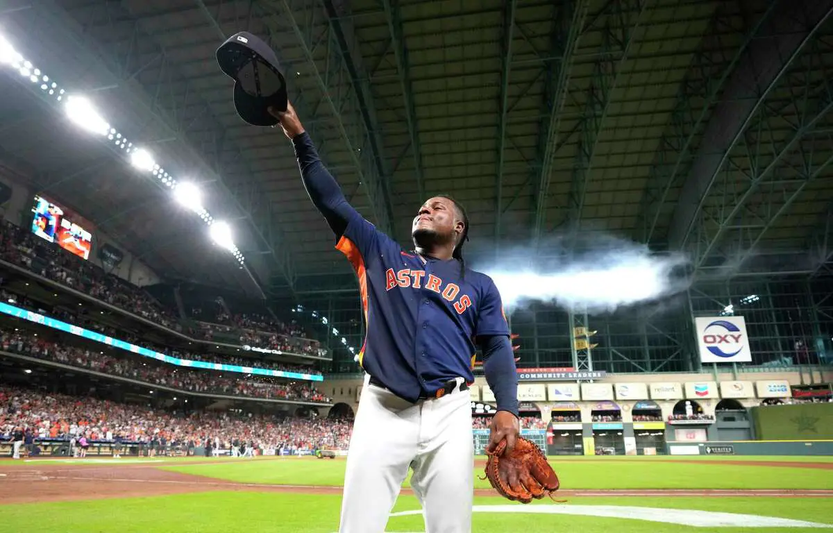 El momento en que Framber Valdez concreta el no-hitter ante Cleveland