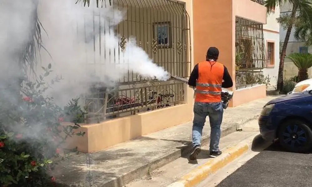 Las jornadas de fumigación disminuyen la presencia de la enfermedad. Luduis Tapia