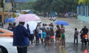 La tormenta Franklin llamó la atención de decenas de curiosos, que salieron de sus casas para observar sus efectos. Luduis Tapia