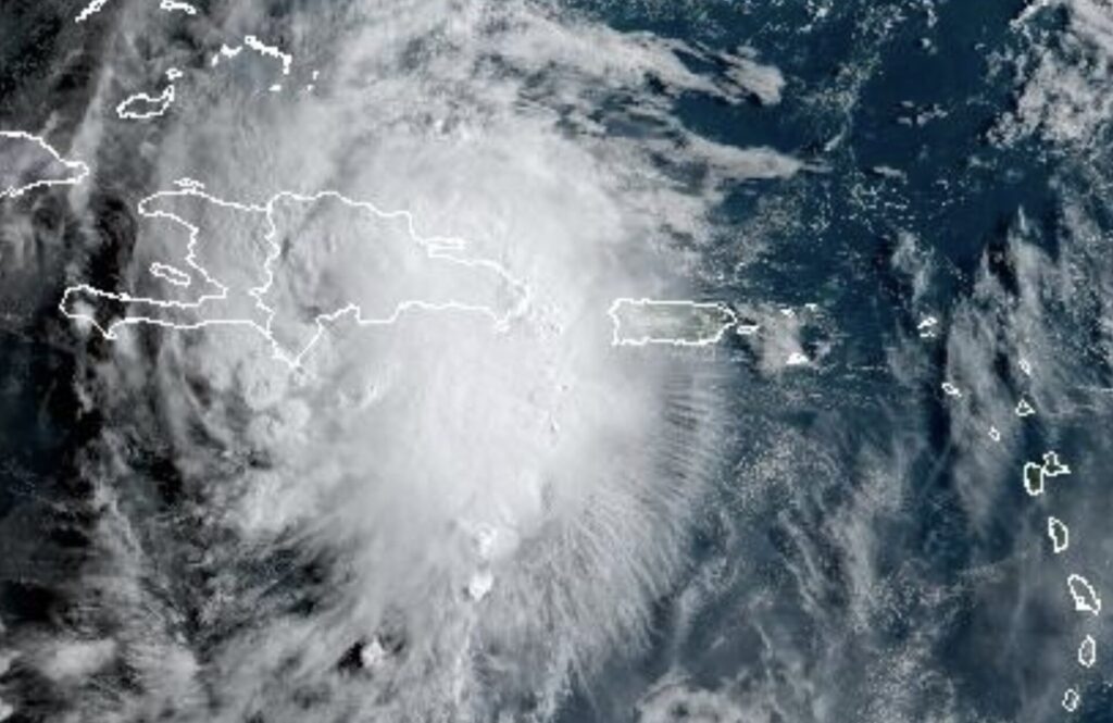 Franklin toca tierra en el sur de República Dominicana con lluvias torrenciales