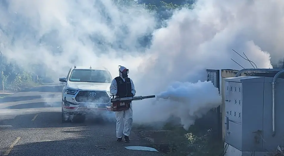 Jornada de fumigación realizada por Salud Pública en los lugares más afectados con la enfermedad. Fuente externa