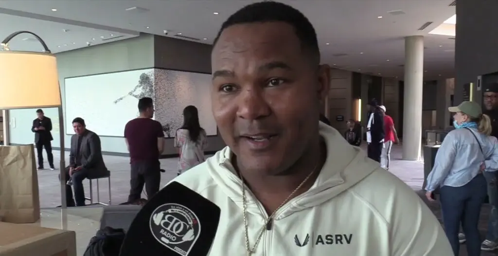 Entrenador dominicano ante su reto más grande frente a Canelo