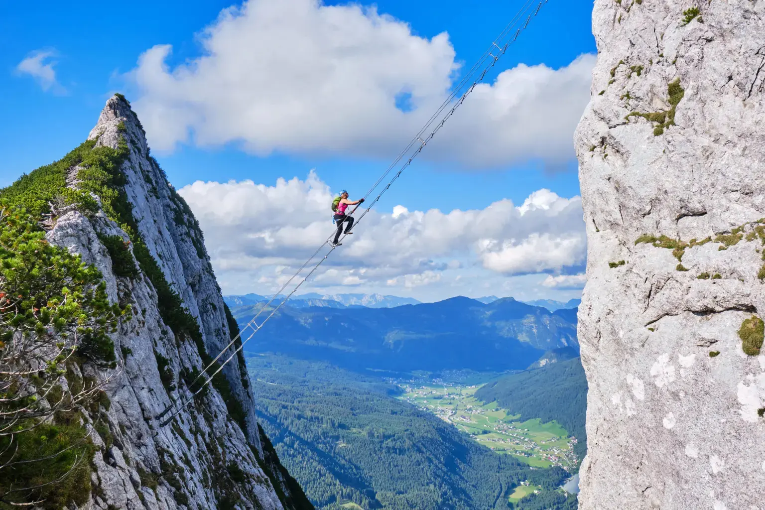 Turista muere al cruzar escalera en una montaña popular en Instagram