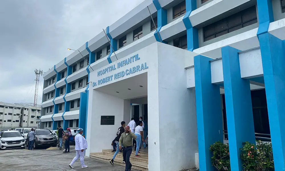 El centro de salud de referencia recibe a muchos niños con síntomas de dengue. Luduis Tapia