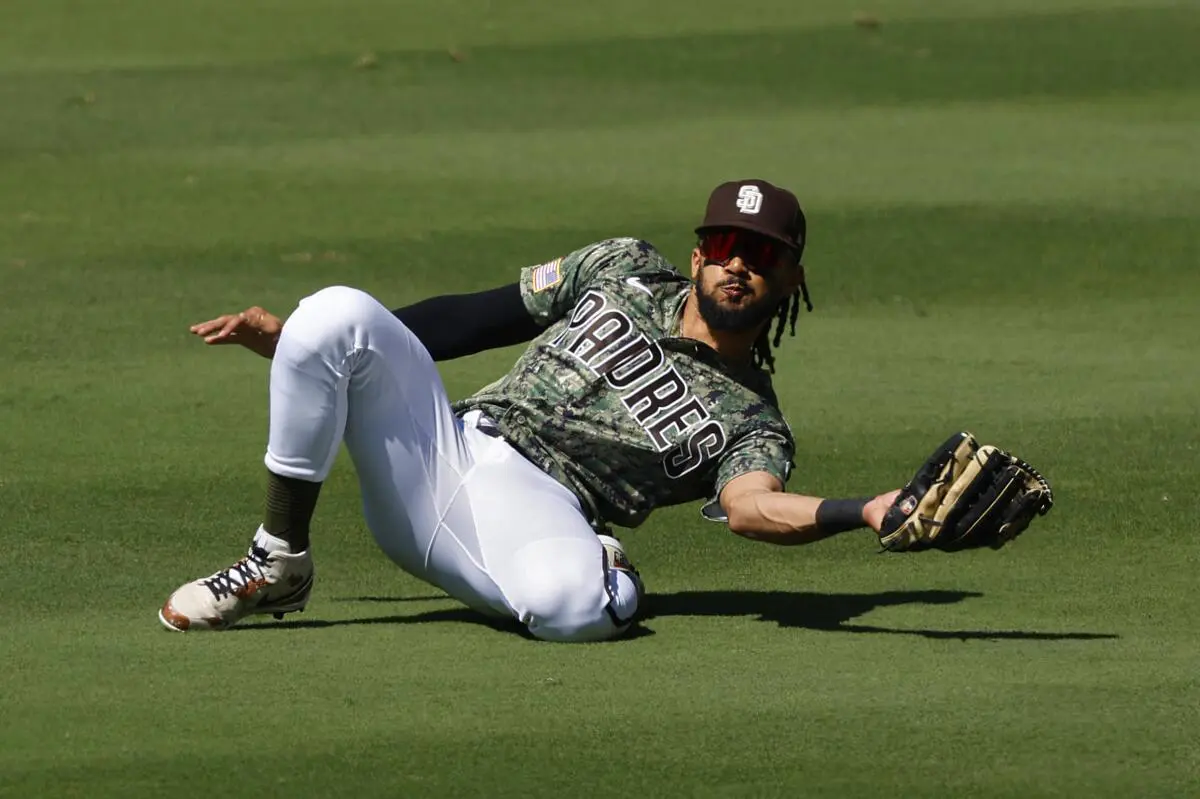 Fernando Tatis Jr. se vuelve spiderman para robarle jonrón a Cardenales