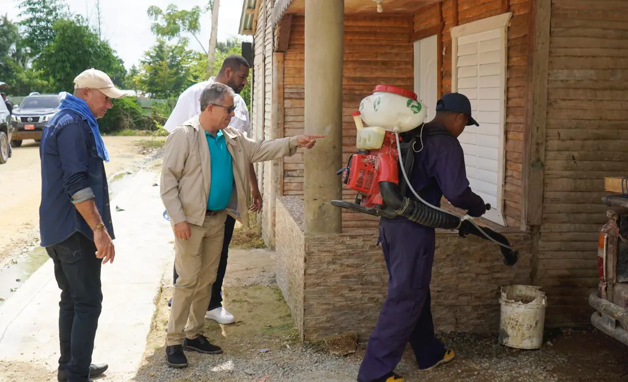 DGDC realiza jornada de fumigación para contra dengue