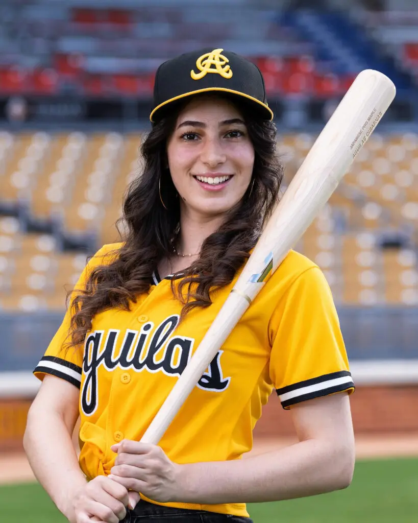 Águilas Cibaeñas presentan a su nueva madrina, Melany Bergaglio