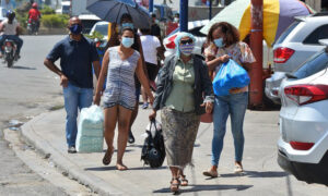 Con la aparición de síntomas gripales se recomienda el uso de mascarillas. Archivo