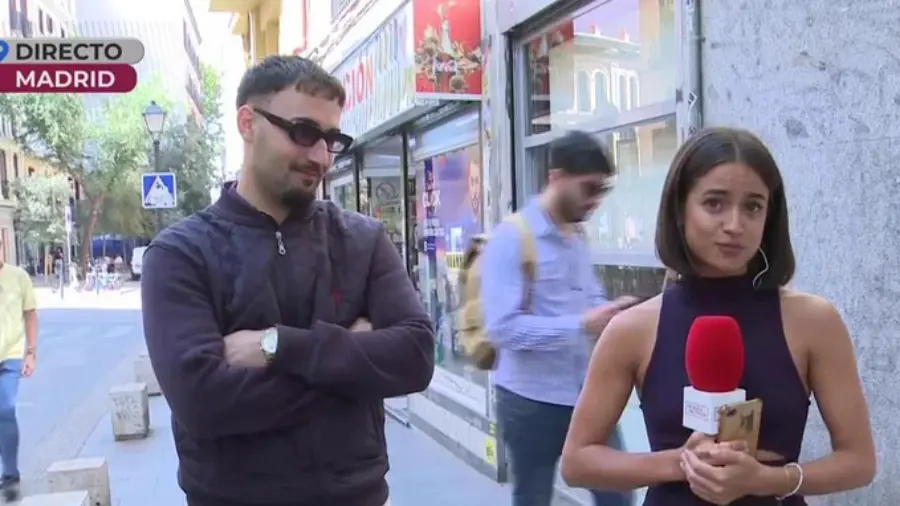 Video: un hombre le toca el trasero a una periodista durante un reporte