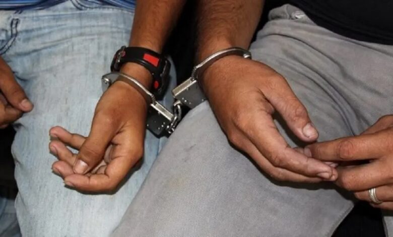 Multitud captura y golpea presuntos delincuentes en Montecristi