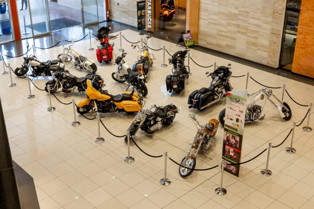 Nativos MC presenta su "Pasión por las motocicletas" en Galería 360