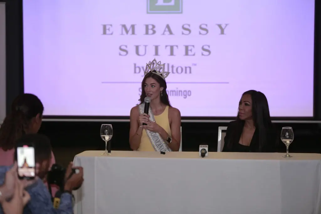 RUEDA DE PRENSA MISS RD - LUDUIS TAPIA