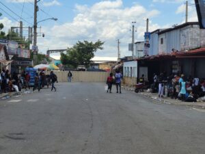 Continúan varados por sexto día en frontera por Dajabón