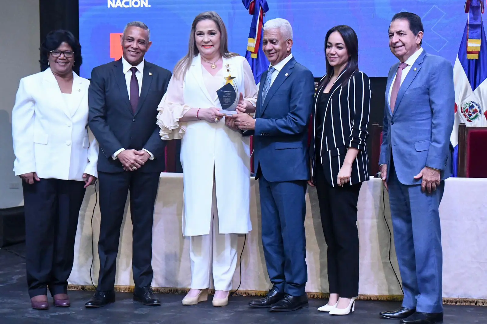 Senado reconoce personalidades durante sesión en SFM
