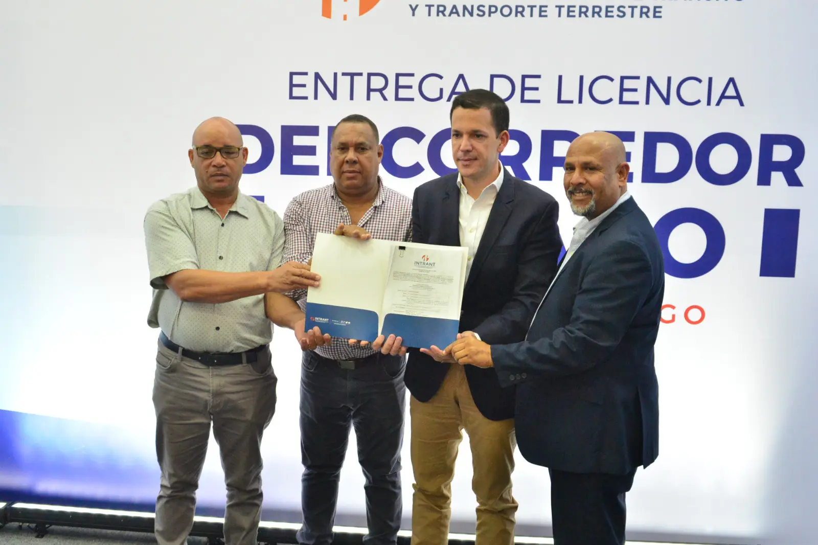 Intrant entrega licencia de operación Corredor Gurabo