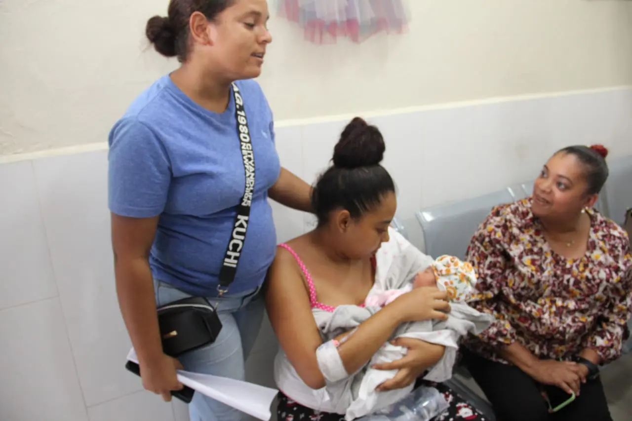 Entregan a madre recién nacida robada de maternidad