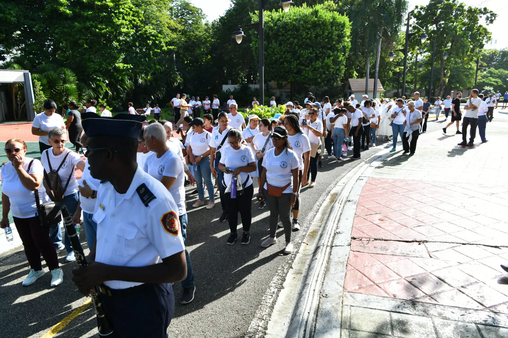 Pastoral de la Salud realiza concurrida caminata por la Salud Mental