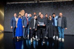 El equipo de Publicis Dominicana recibe el premio. FUENTE EXTERNA