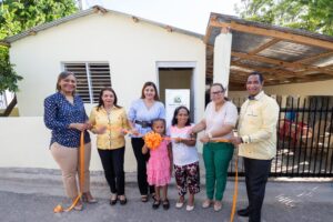 Cooperativa La Altagracia entrega vivienda a familia de Villa Verde
