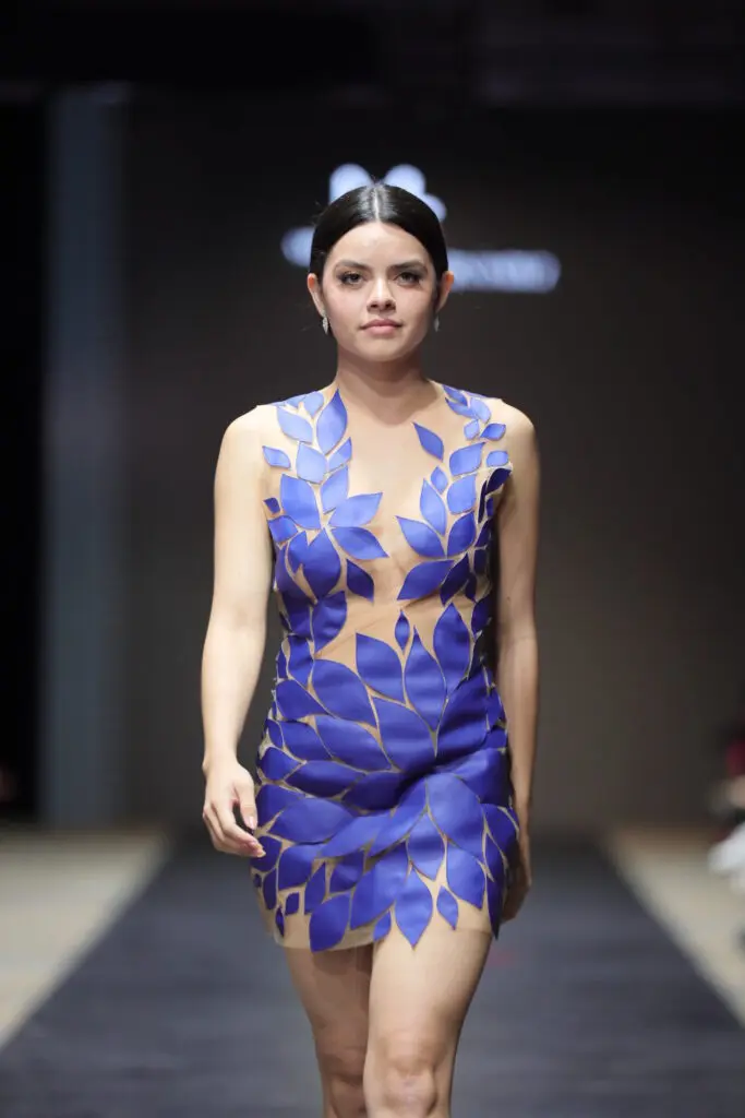 NEYSHA MENDOZA en desfile de RD Fashion Week