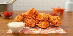 La guerra del pollo frito en RD tiene a Popeyes como nuevo contrincante