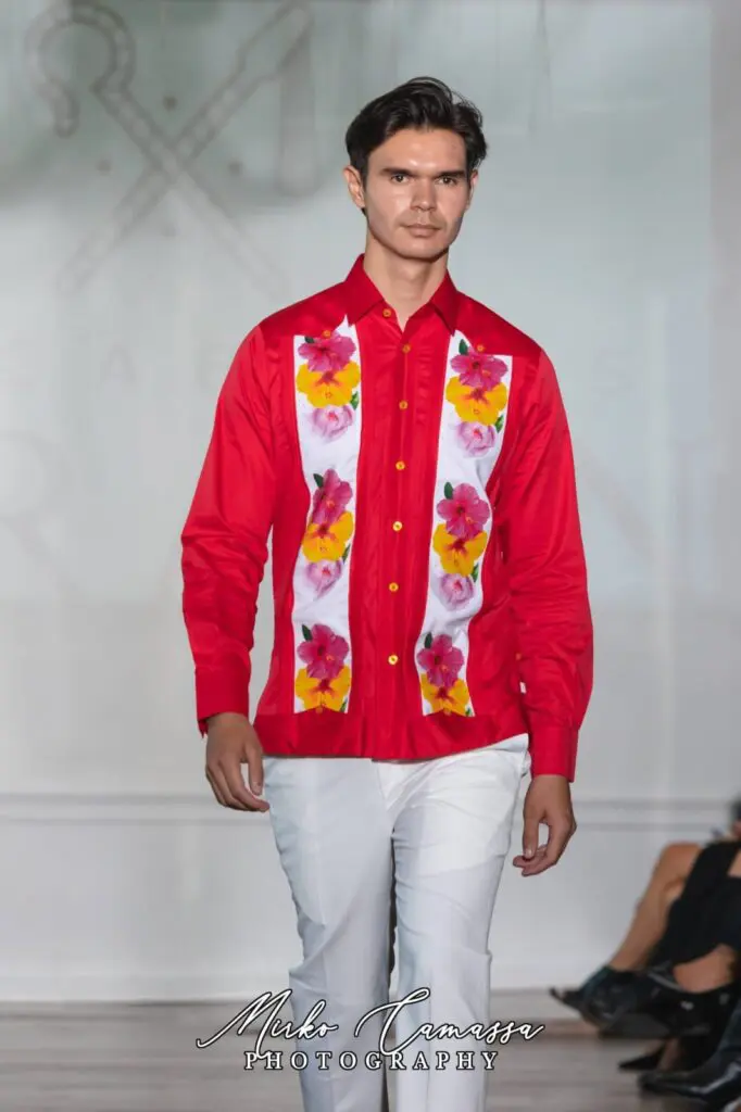 Una guayabera con los tónos del trópico