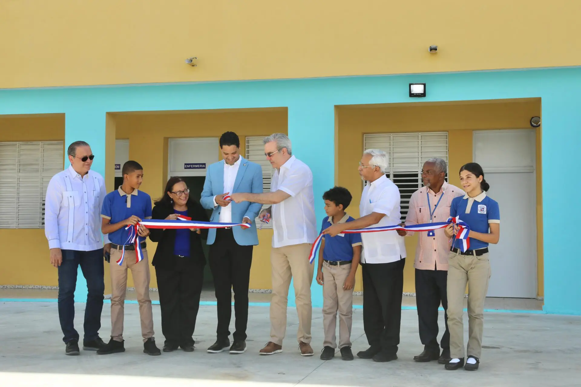 Abinader inaugura primera etapa de escuela básica Mercedes Sepúlveda