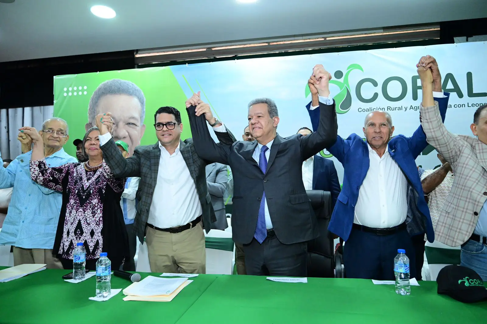 Leonel juramenta en la FP profesionales y dirigentes