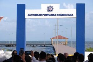 Abinader inaugura muelle turístico y pesquero en Sánchez