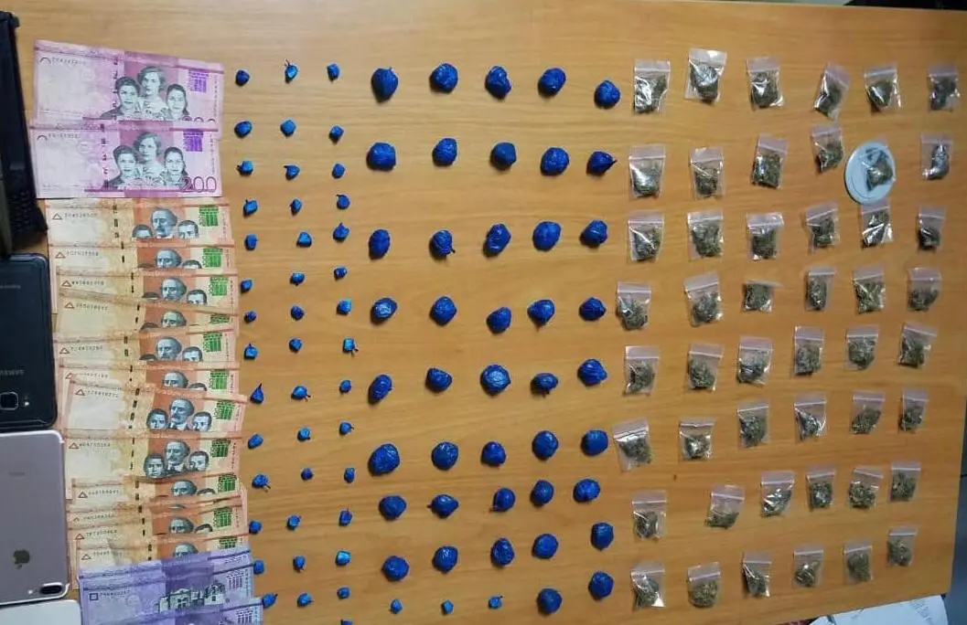 Ocupan 138 porciones presunta cocaina, marihuana y crack en Mao