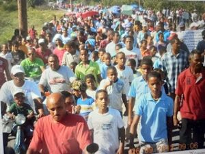 Marchan en Jaquimeyes Barahona, en demanda de vertedero