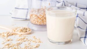 Cómo hacer el agua de avena correctamente para bajar de peso