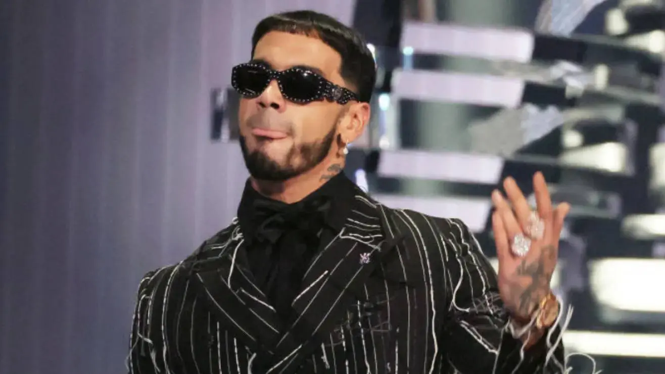 Venezolana dice que Anuel AA no reconoció a su hijo por ser blanco