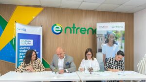 Firma convenio Entrena y Ja Dom. Mujer Digital 2023