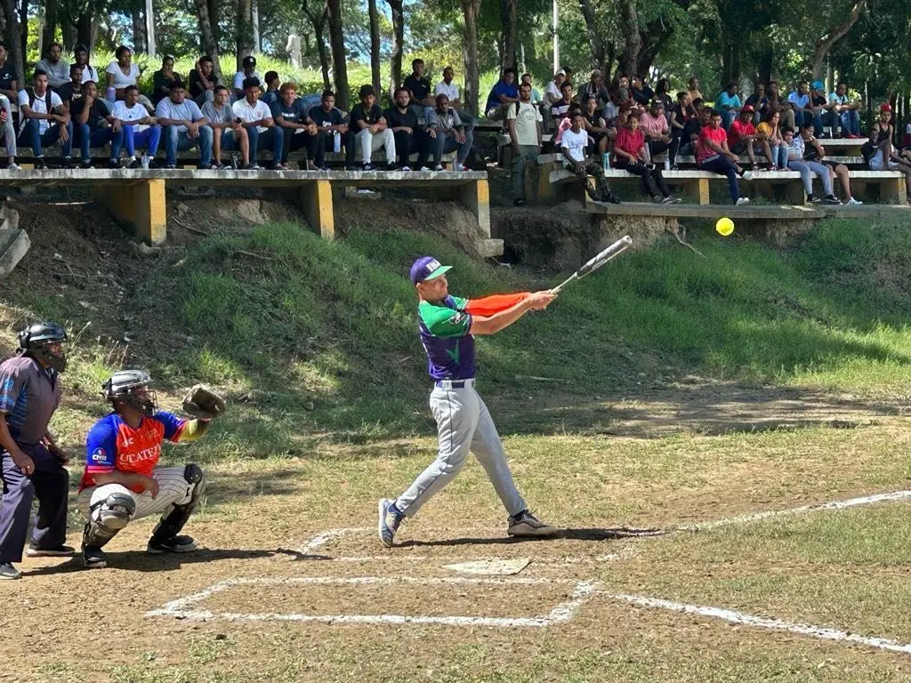 Softbol marca el reinicio de las actividades deportivas universitario