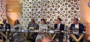 Vicepresidenta participa en el desayuno de AIREN; coinciden en relevancia del trabajo conjunto para apoyar empresas familiares