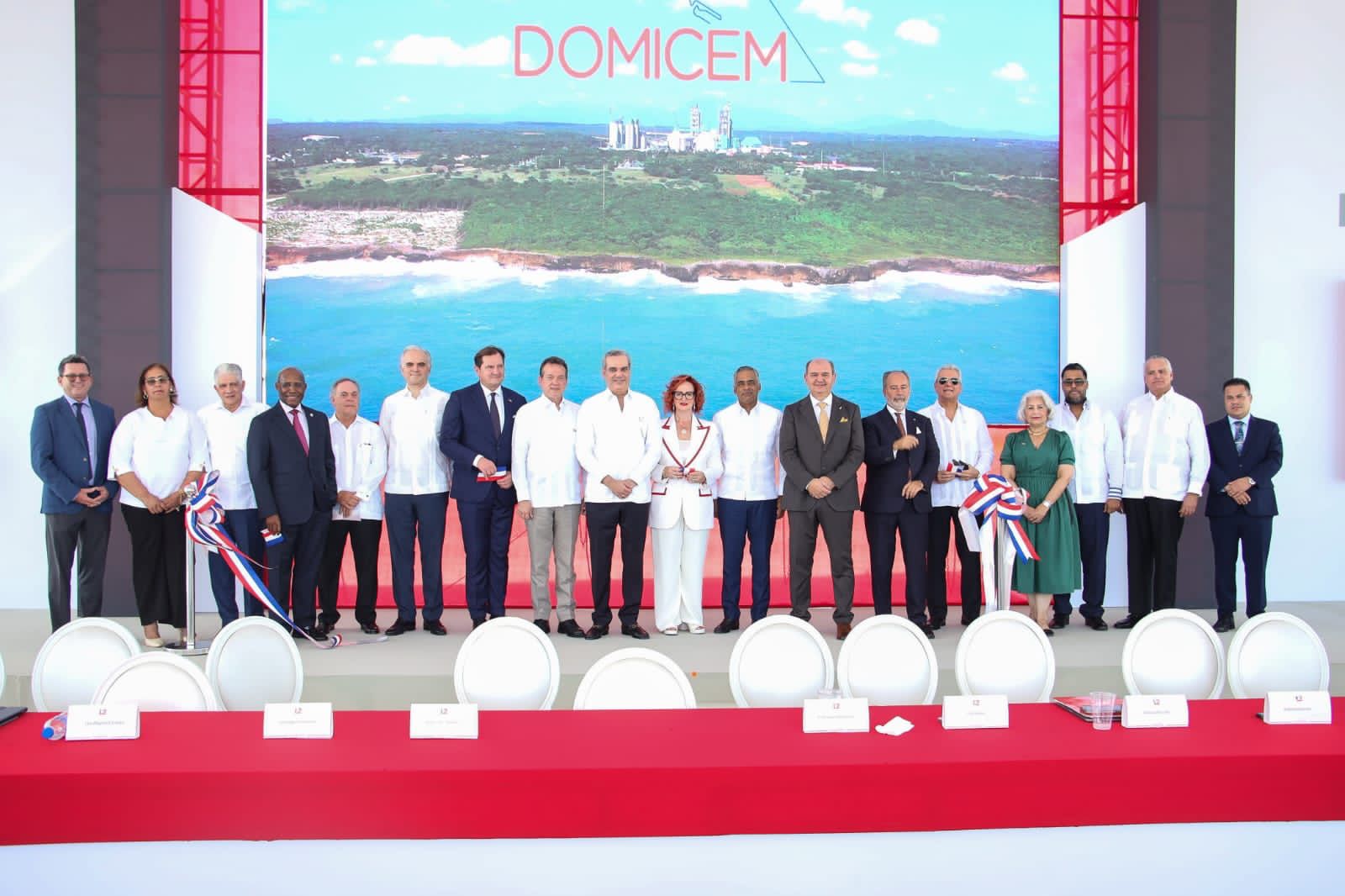 Abinader encabeza inauguración segunda línea producción de Domicem