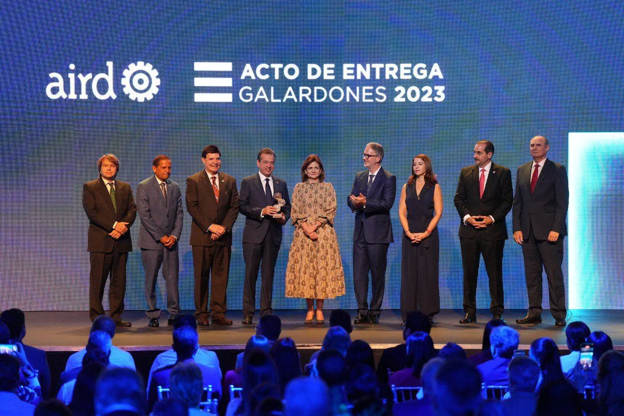 MICM recibe Galardón a la Labor Institucional en Apoyo al Sector Industrial