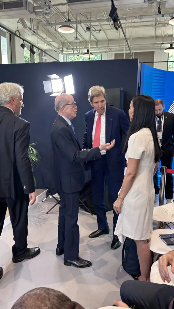 John Kerry anuncia fondo para financiar transición energética en RD