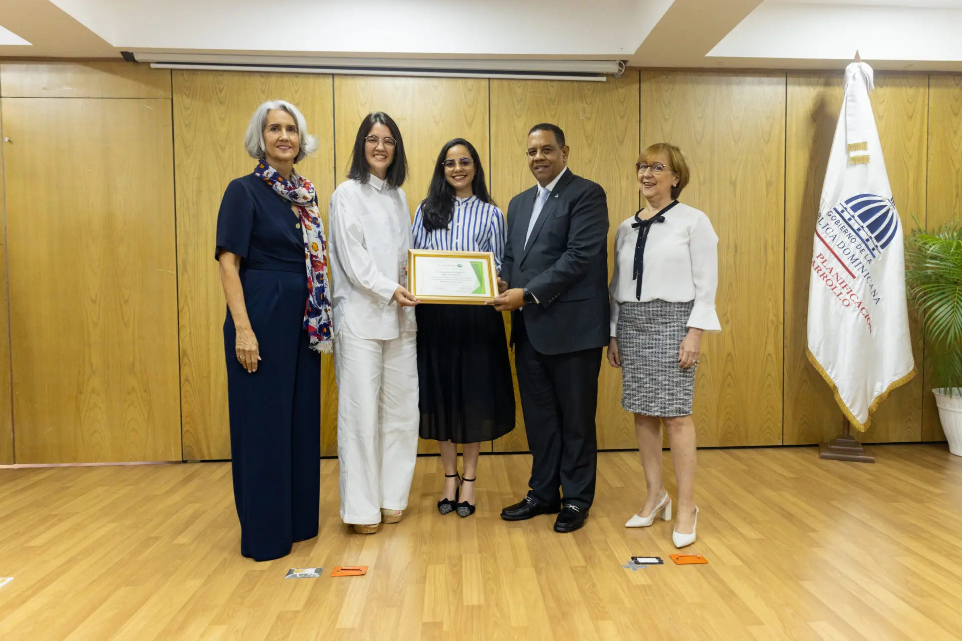 Ginny Heinsen, Melissa Núñez, Reina Tejada, Yamel Valera y Marbelis Mirabal