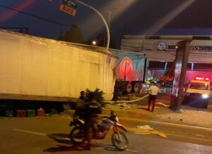 VIDEOS: Accidente múltiple en la avenida Luperón con calle Guarocuya