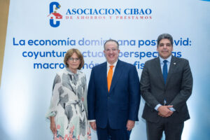 Yolanda Guzmán, Magín Díaz y José Luis Ventura. FUENTE EXTERNA