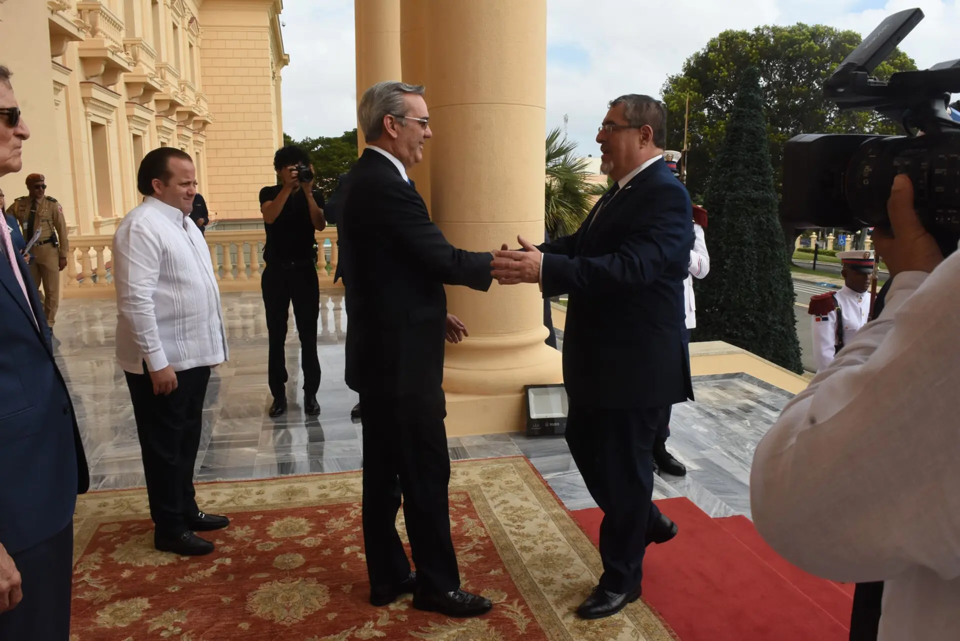 Abinader recibe al presidente electo de Guatemala en Palacio Nacional FOTO: DANNY POLANCO