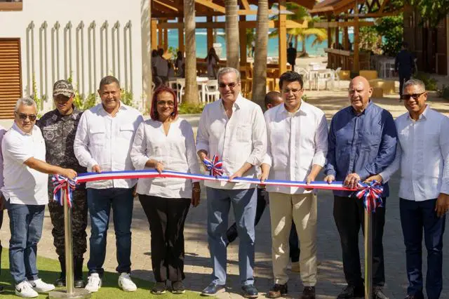 Gobierno entrega obras en Las Galeras, Samaná