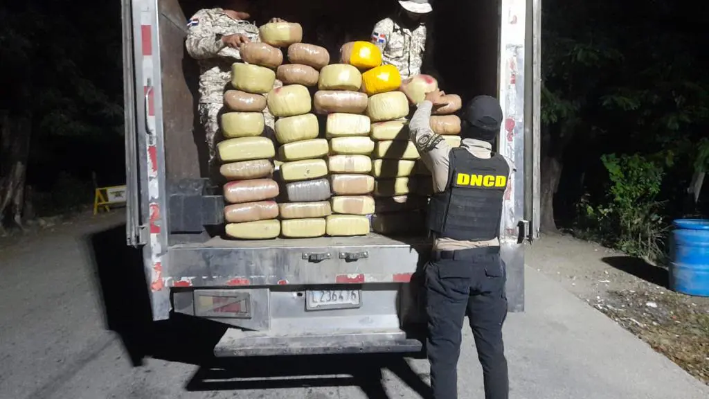 Incautan 368 libras de marihuana  en carga de naranjas en Elias Piña