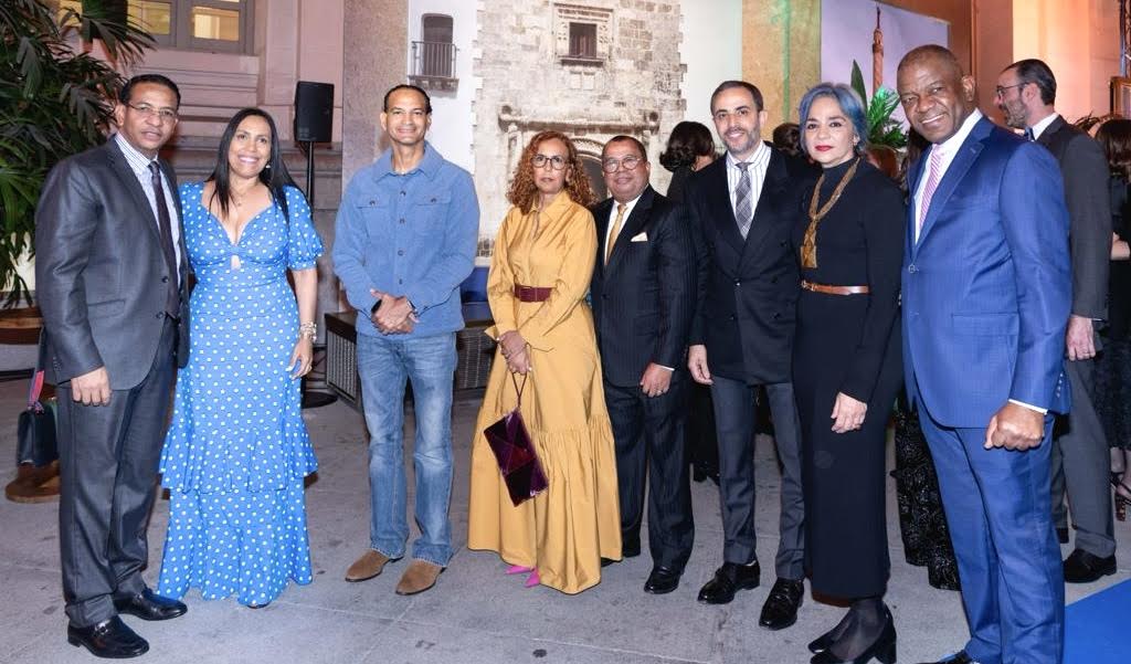 El equipo de El Sol de la Mañana junto con Antonio Espaillat, en la Cena de Gala del Banco Popular en Madrid.