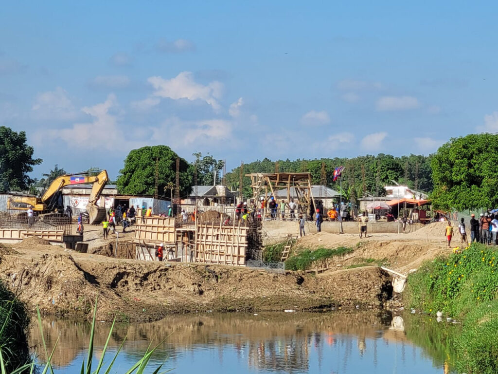 Construcción del canal sobre río Masacre avanza de forma lenta