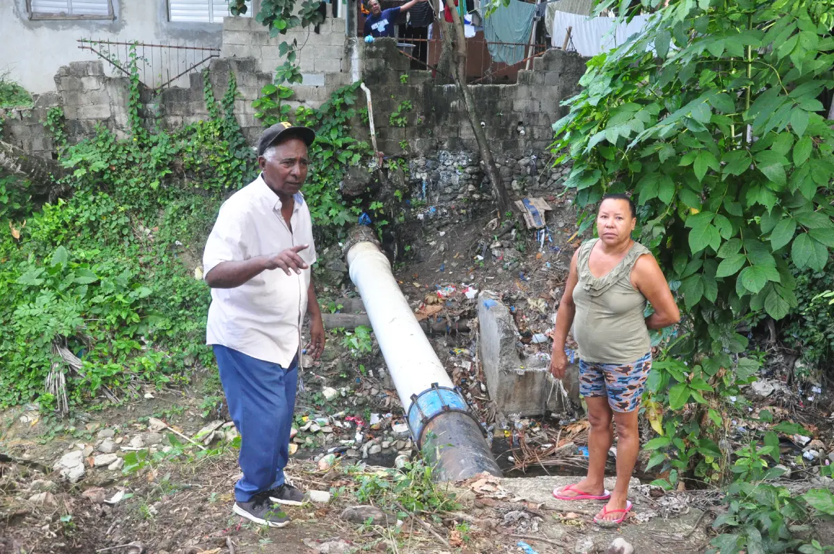 Vecinos de Lavapiés en San Cristóbal piden urgente ampliación de canal de aguas negras